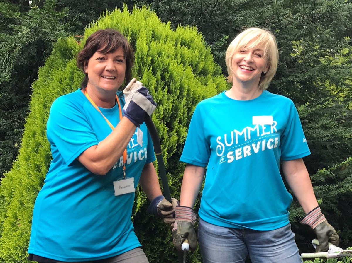 SFHUK's tweet photo. Sasha, Charlie, Jackie, Jan, Kate &amp; Craig from .@THBGroupLtd volunteering in our gardens. We ❤️our Corporate Partners! Get in touch 2 b 1!! https://t.co/baeNDq4lkn