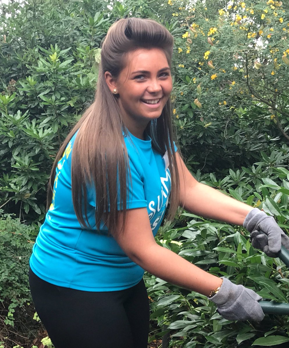 Sasha, Charlie, Jackie, Jan, Kate &amp; Craig from .@THBGroupLtd volunteering in our gardens. We ❤️our Corporate Partners! Get in touch 2 b 1!!