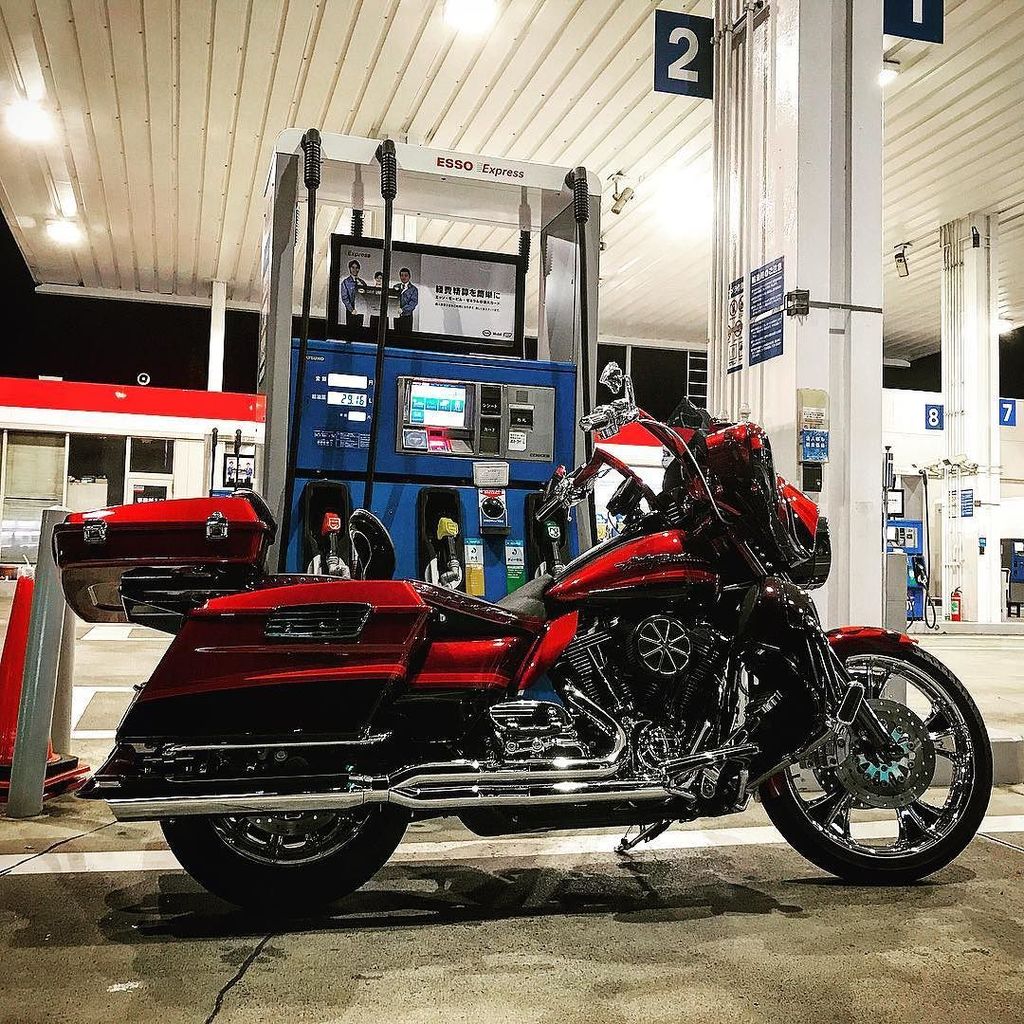 Hashi__Photo's tweet photo. 得意のチョイ乗り😎
・
・
#hd #hogg #harley #harleydavidson 
#harlylife #nigthrun #engine #tman #ハーレー 
#ハーレーダビッドソン #ハーレーのある生活 https://t.co/bySLFjwWJf https://t.co/JhBfk4qKq0