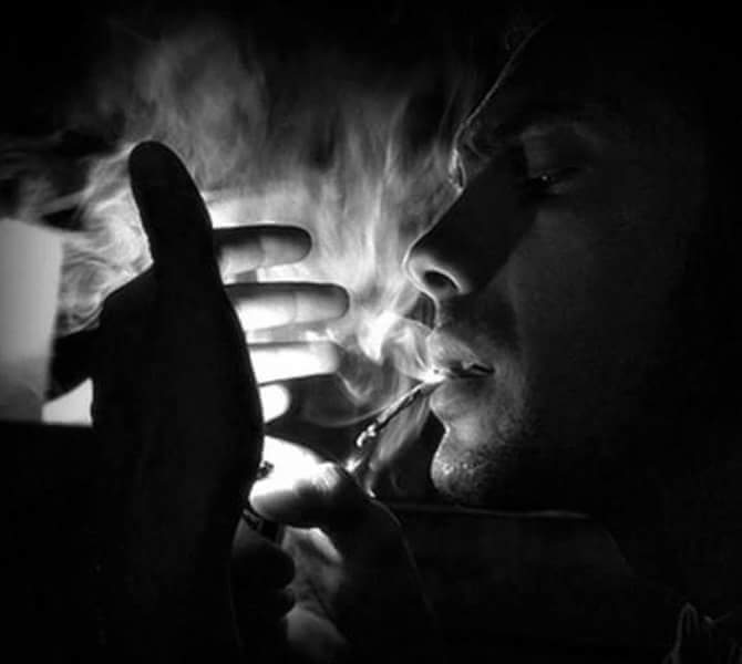 .
.
.
.
.
.

.فـي قَامُوسْ الحَيــاة 

مَـنْ رحَـل لَنْ يَعُــود 

واٍن عَــاد... كالسَـابق لْن يكُون.
.
.
.
.
..