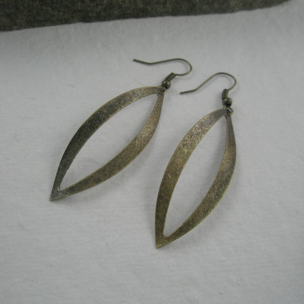 stoneberri's tweet photo. Antique Bronze Earrings https://t.co/85gsEwOurQ #Etsy #Stoneberri #LongEarring https://t.co/J6gHNWXUj4