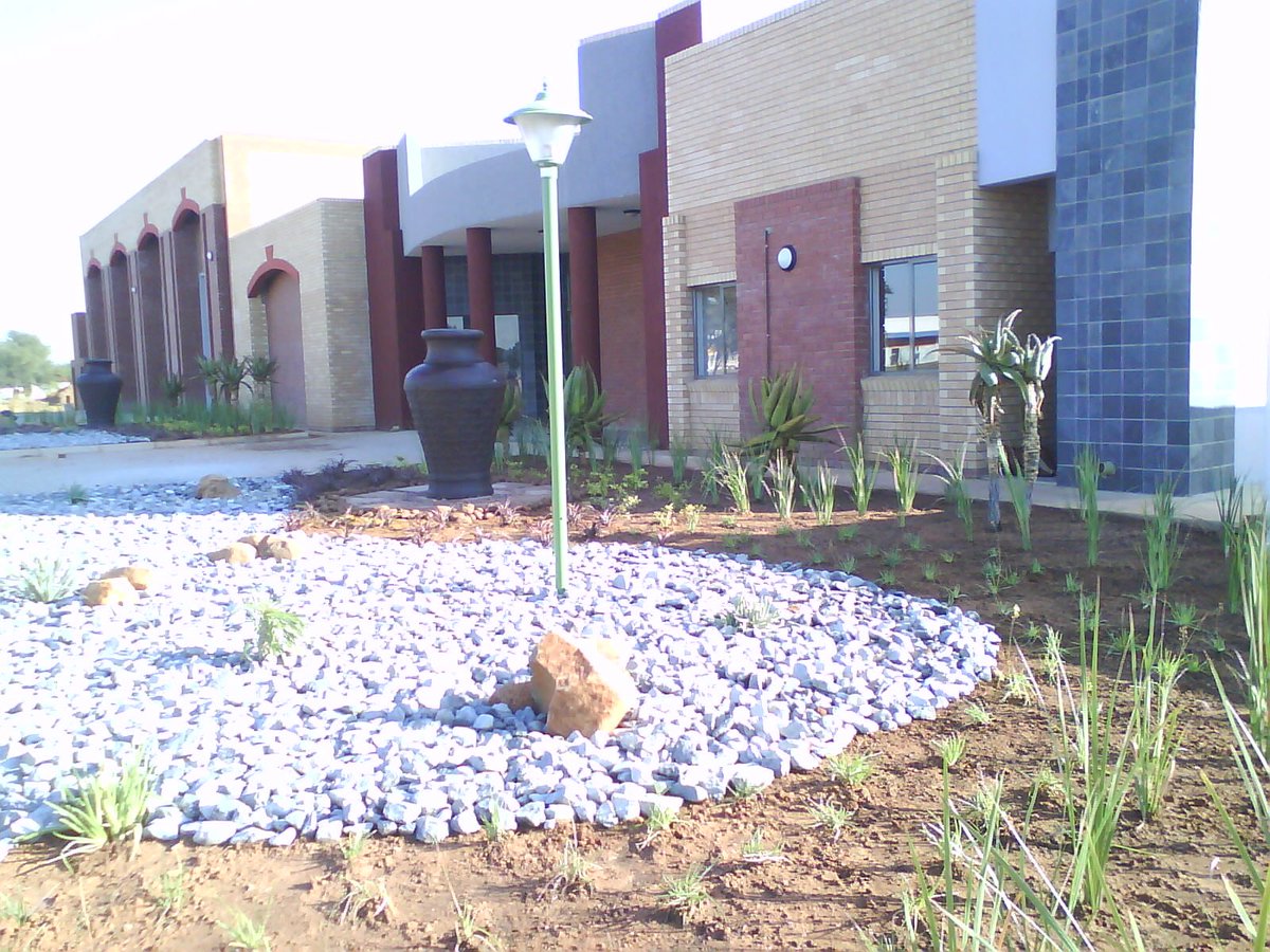 MochekuL's tweet photo. Some work we did in Nylstroom #MochekuLandscaping #BlackOwnedBusiness https://t.co/5RzdFO6QvC