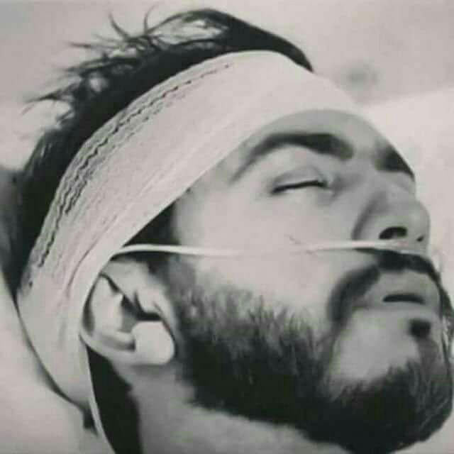 .
.
.
.
.
.
.
.
.
.
وذاك انه 

جرحي اعله 

حاله ينام

 ويندهه الونين 💔
.
.
.
.
.
.
.
.
.

.
#برق_الظلام