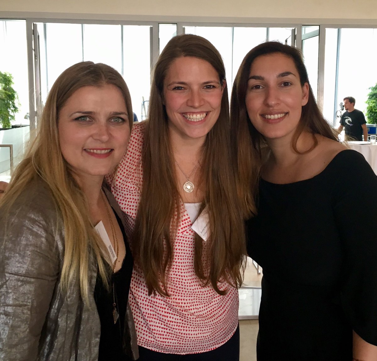 JeanneKinderman's tweet photo. ❤️-lichen Dank @TijenOnaran & @constanze_wo für's gelungene @Women_Digital Event! Freue mich auf #widigoesnrw mit @coffeeandsteph 😉 #widibm https://t.co/oGT55EFgoc