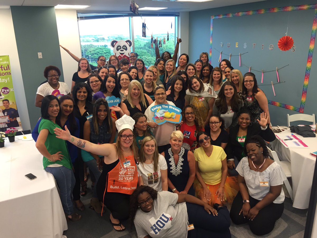 diezmarina10's tweet photo. These women inspire me so much! Thank you for making a difference in the world everyday! #TLE #centerdirectors #learnplaygrow https://t.co/WWZX4TtRNR