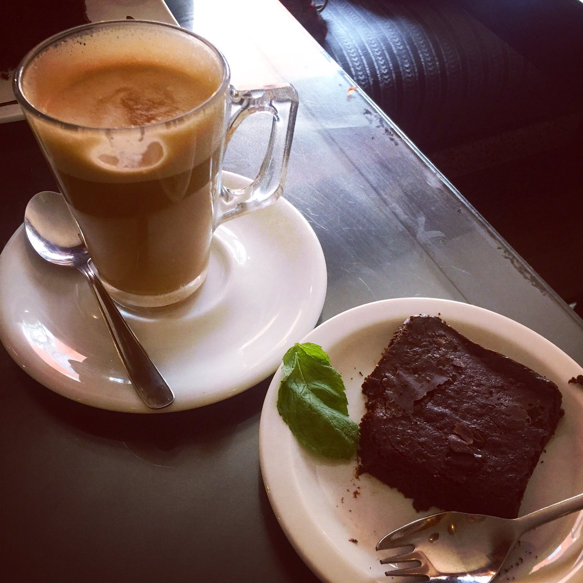 Veganbrum's tweet photo. I'm possibly a little bit obsessed with @Damascena_UK. Their #vegan brownie is amazing 🖤💛🖤💛 https://t.co/jJ4VBHnY1m