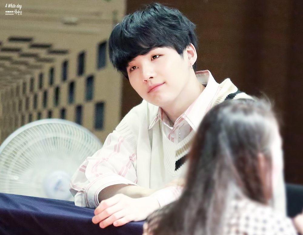 A White day 하얀날 🍬 tweet media