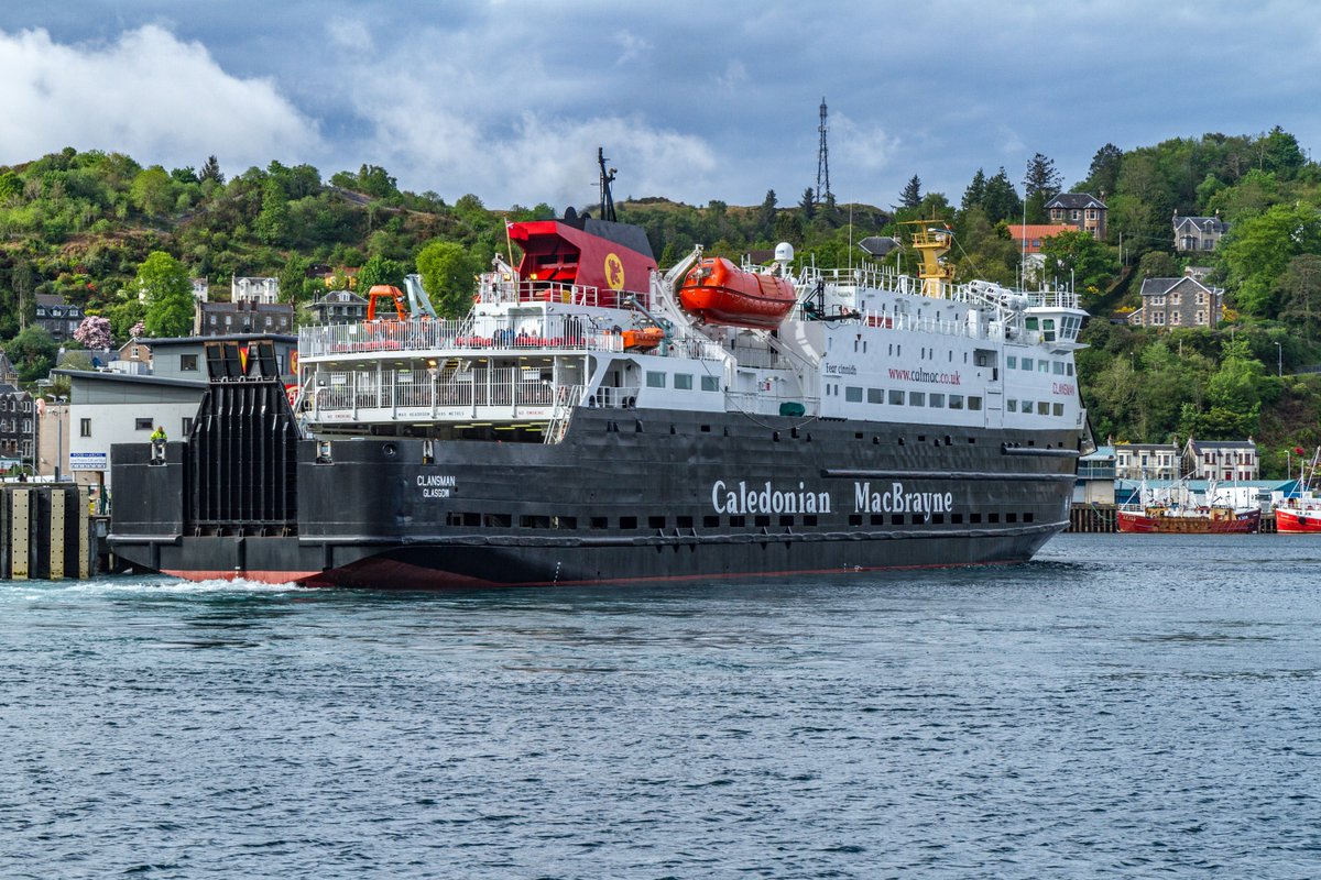 JustinMerrigan's tweet photo. I fell in love with Oban during a recent visit to Scotland. Here is @CalMacFerries Clansman leaving her berth. @discoverferries https://t.co/0SRQh6lm8T