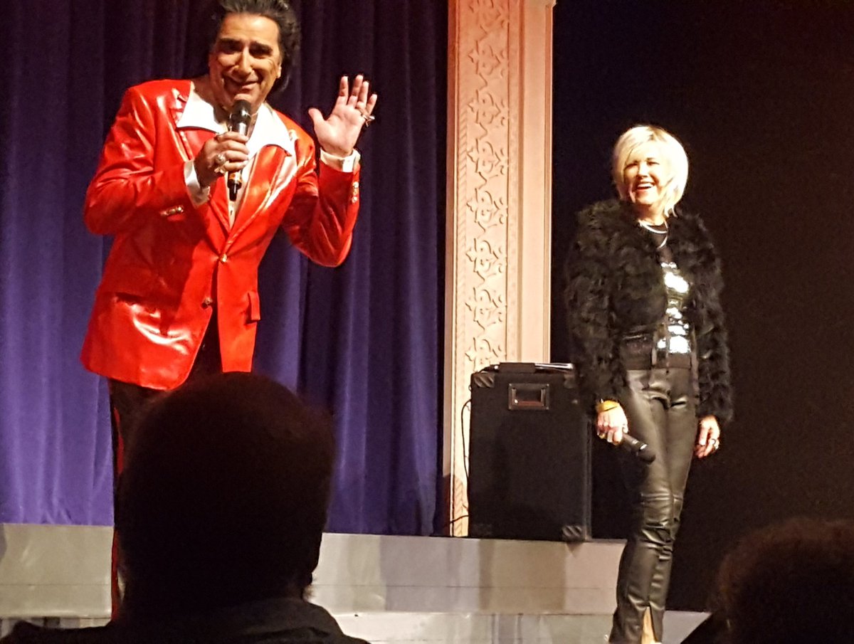 TOgirlALB's tweet photo. @Realeugenelevy @SecondCityTO An amazing night with epic 🇨🇦 talent!! Loved Lola and Bobby reboot!! #takeoffeh 💟🔥☄🤣 🎯 #Canadiancomedygenius https://t.co/SB2C6lPxZE