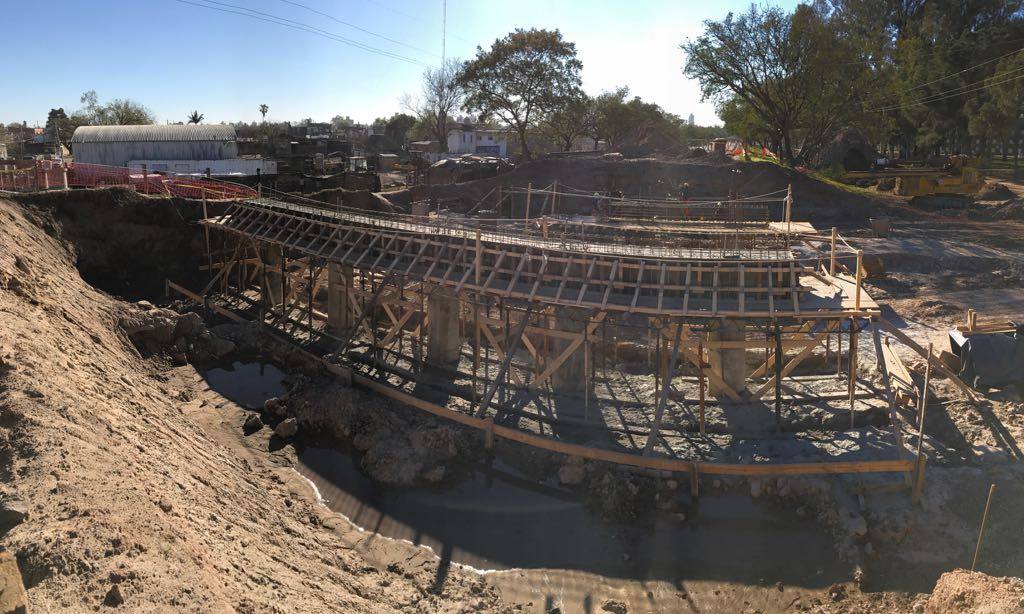 _SantaFeCapital's tweet photo. #ahora @josecorralSF y @carlospereiraSF recorriendo las #obras de la conexión vial entre barrios Chalet y Centenario https://t.co/dsH8vTtB3r