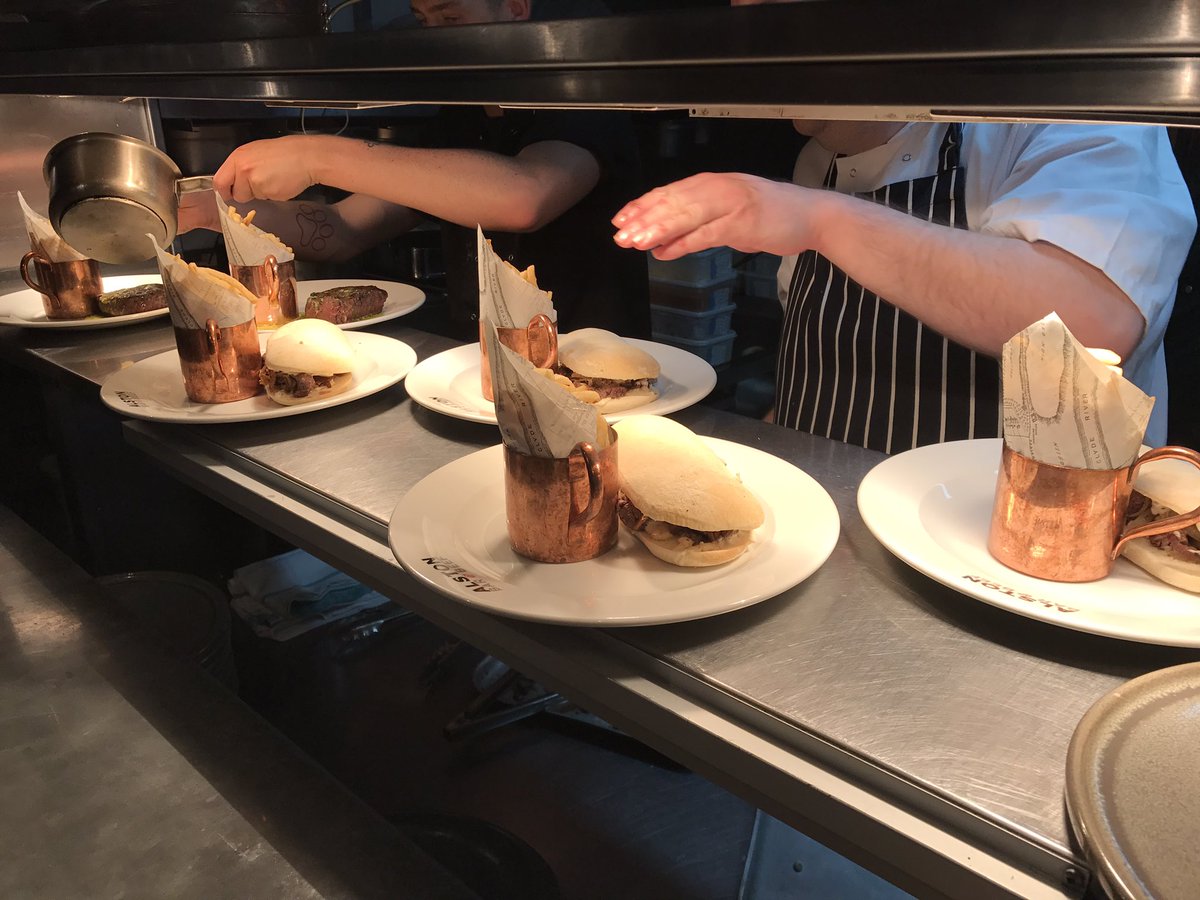alstonglasgow's tweet photo. This is how you have lunch.
All the Steak #steakandgin https://t.co/mVh42YEUXW