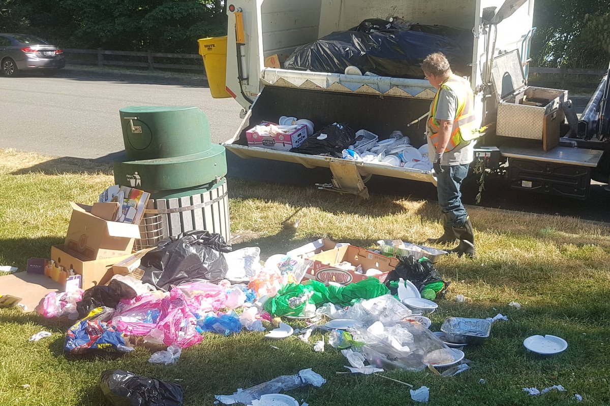 Mount Doug picnickers leave ‘disgusting’ heap of waste dlvr.it/PWmhJR #yyj https://t.co/z5jd6jzE0b