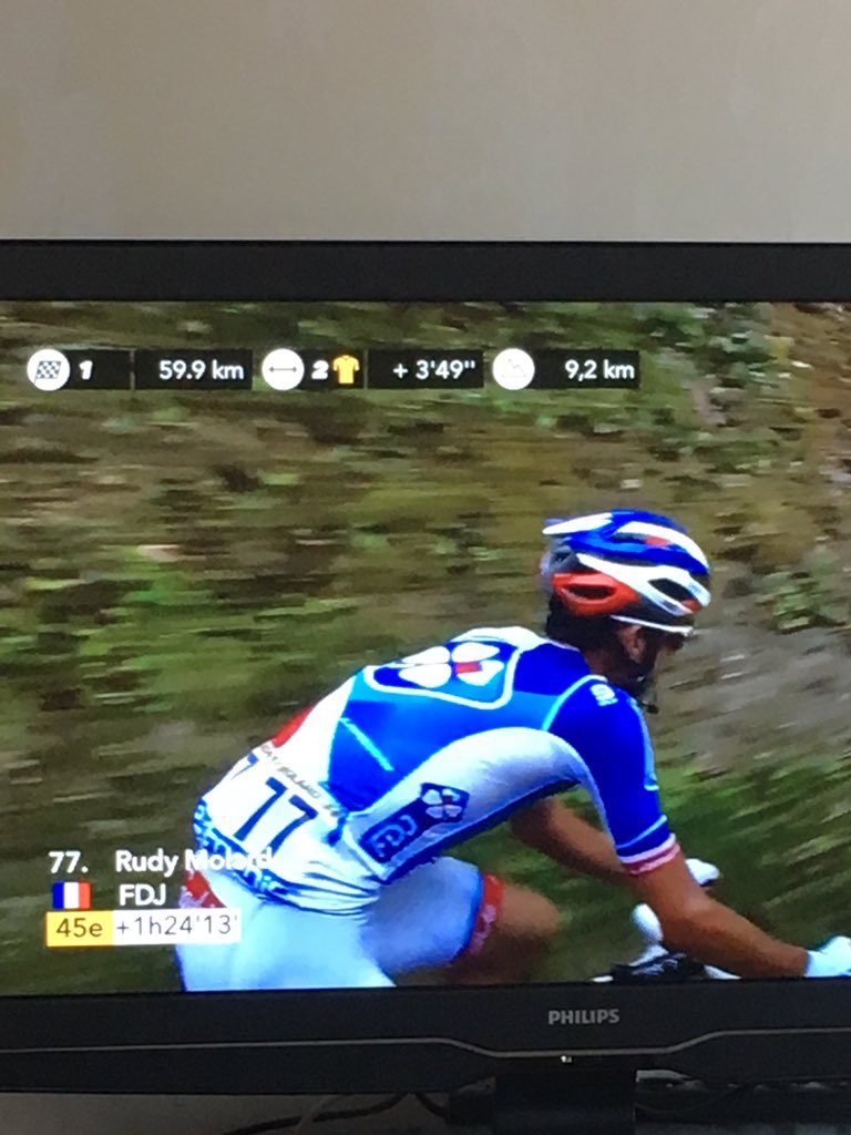 shiffty_nico's tweet photo. Vas-y mon poulet @Rudymolard accroches-toi, t'arrives à la maison!!! @EquipeFDJ @myhautesalpes @LeTour #TDF2017 #AllezFDJ https://t.co/Hu5eqS5kdw