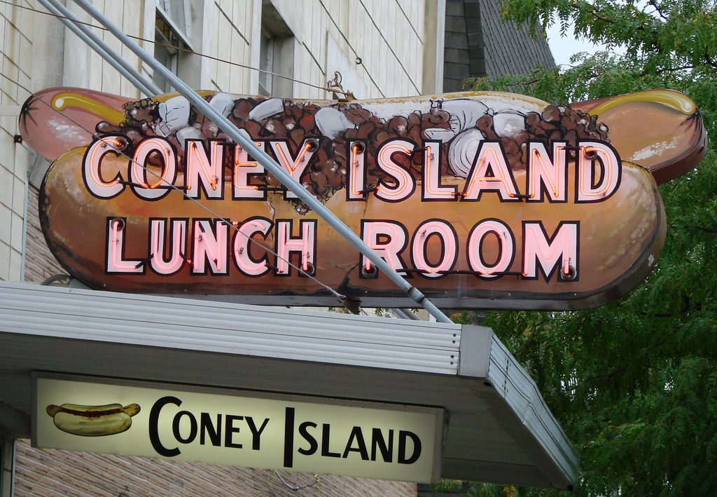 GIPoliceDept's tweet photo. On #NationalHotDogDay in #GI you've gotta eat at the one and only Coney Island or Sprockets Famous Freedom Dogs.  #CopFuel #MeatAndFreedom https://t.co/pktfy3SIr4