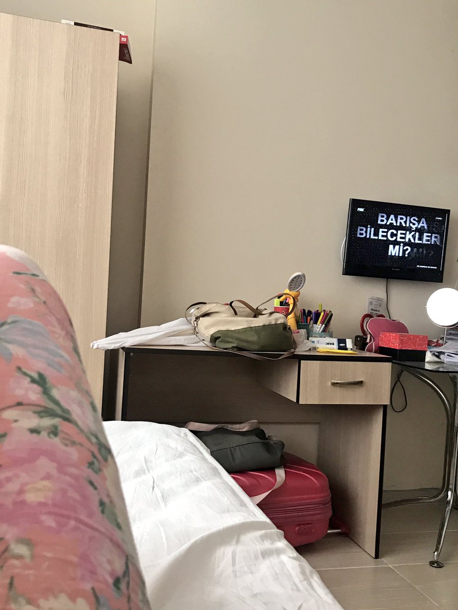 2 gündür fox tv izleyip yatağımdan kalkmadan düzenli olarak burger siparişi veriyorum 2 kilo almışım ama sonuna kadar hakettin kızım ye.