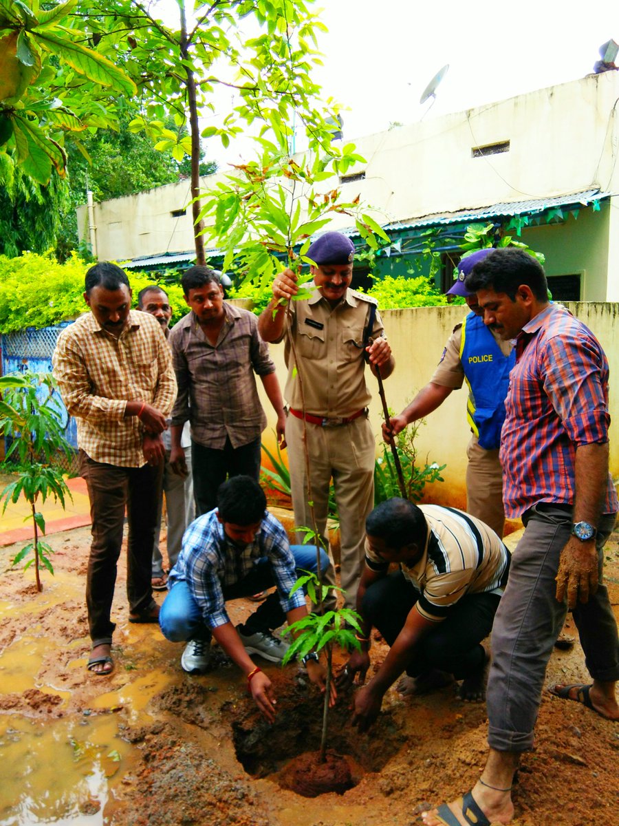 acpgoshamahal's tweet photo. Conducted HARITHA HARAM programme Goshamahal division office. https://t.co/Y3U1cJvwVX