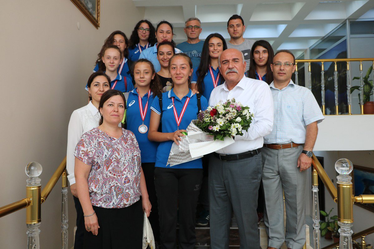 TCSinopValiligi's tweet photo. Vali Hasan İpek" Bayanlar Bölgesel Hentbol Liginde 2.Lige Çıkan Kale Şehir Gençlik Spor Kulübümüzü başarısından dolayı tebrik ediyorum". https://t.co/3o9gLPwKx7