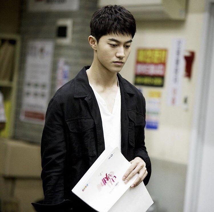 DFGiyGfUAAEit-I.jpg:large