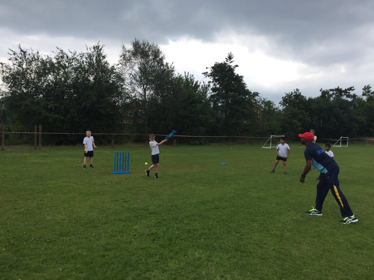 miss_hendry's tweet photo. Enjoying our cricket lesson with a professional cricketer from Sri Lanka #aimhigh #inspiration https://t.co/UzPjxYicOy
