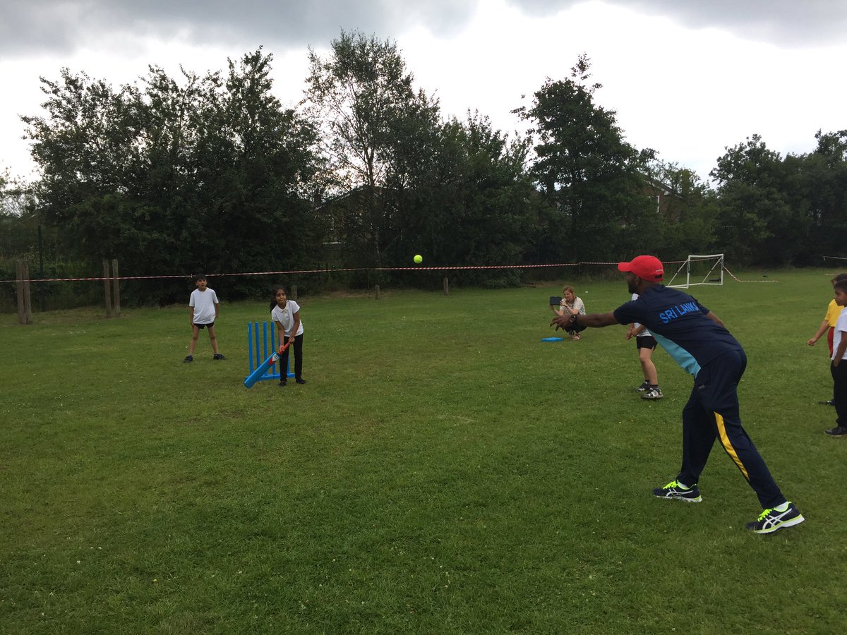 miss_hendry's tweet photo. Enjoying our cricket lesson with a professional cricketer from Sri Lanka #aimhigh #inspiration https://t.co/UzPjxYicOy
