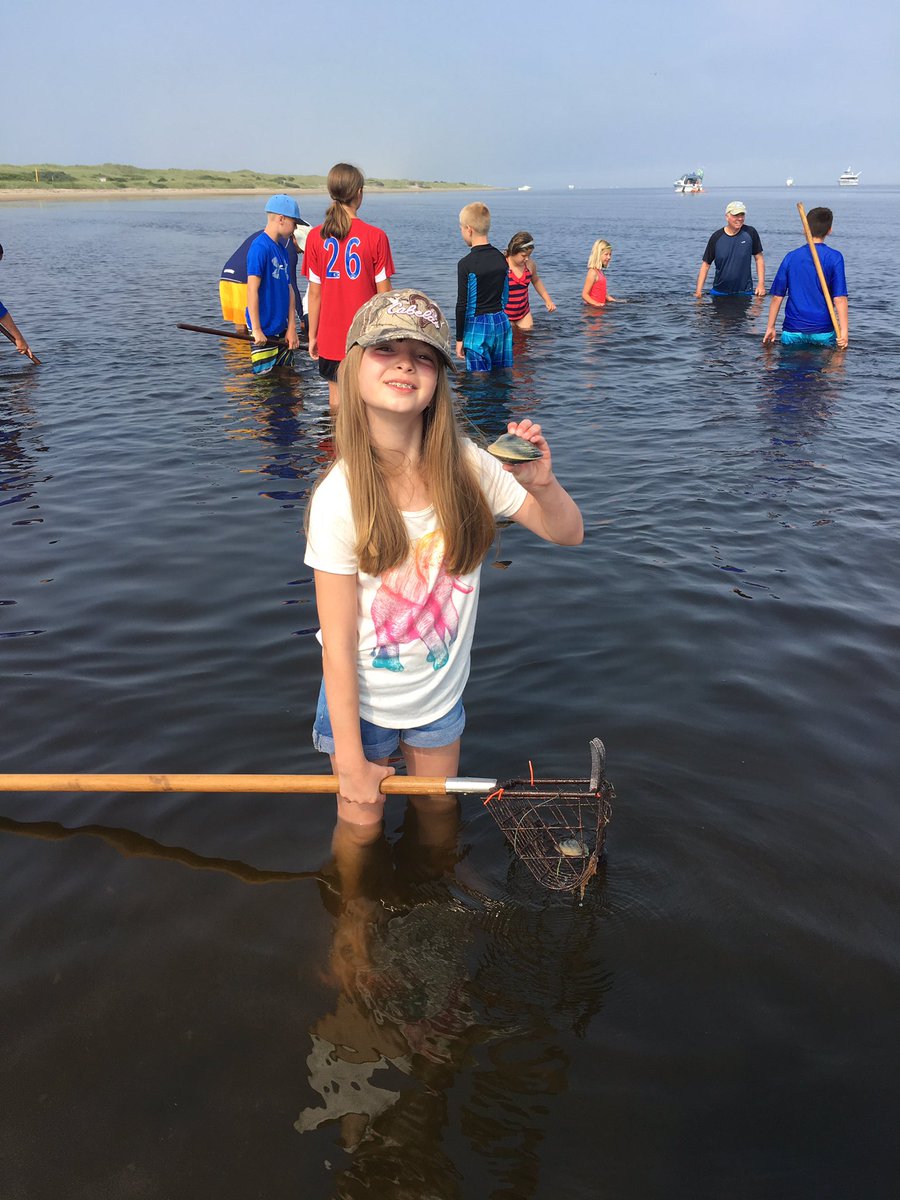 ltedder6's tweet image. Clamming with the Investigators at Napatree Tree #summersciencefun