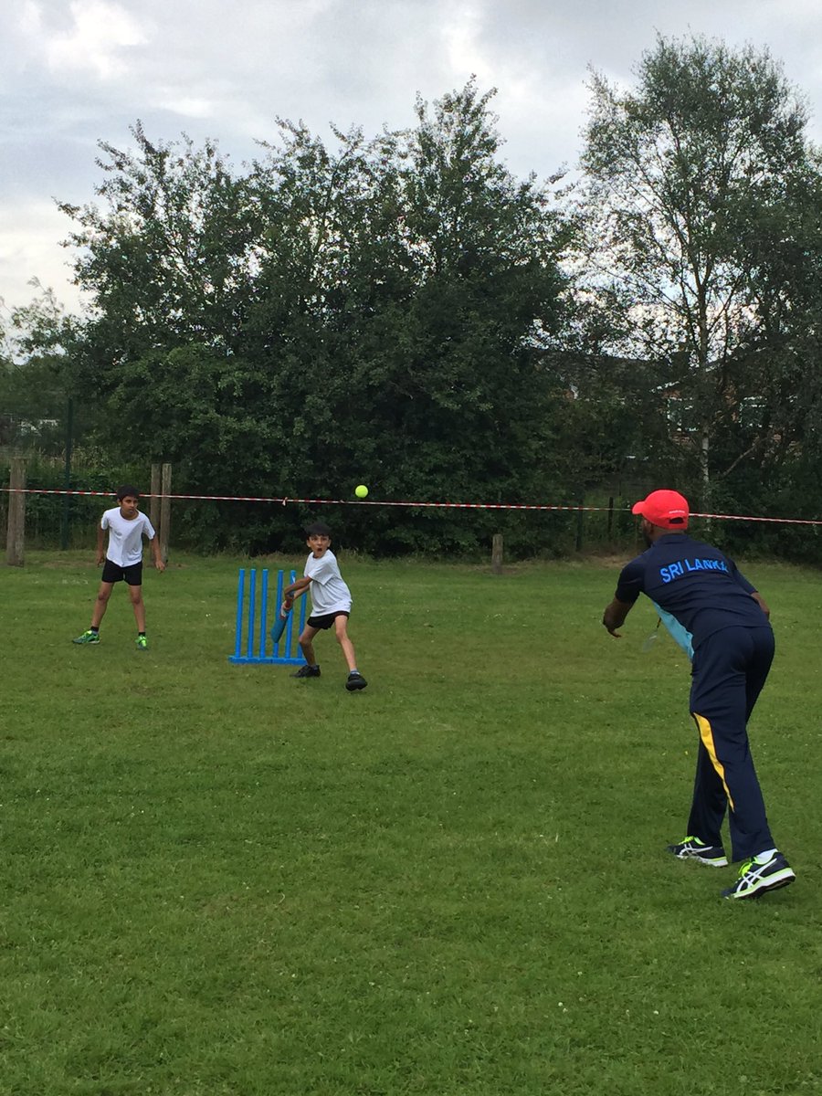 miss_hendry's tweet photo. Enjoying our cricket lesson with a professional cricketer from Sri Lanka #aimhigh #inspiration https://t.co/skJwRgxYDJ