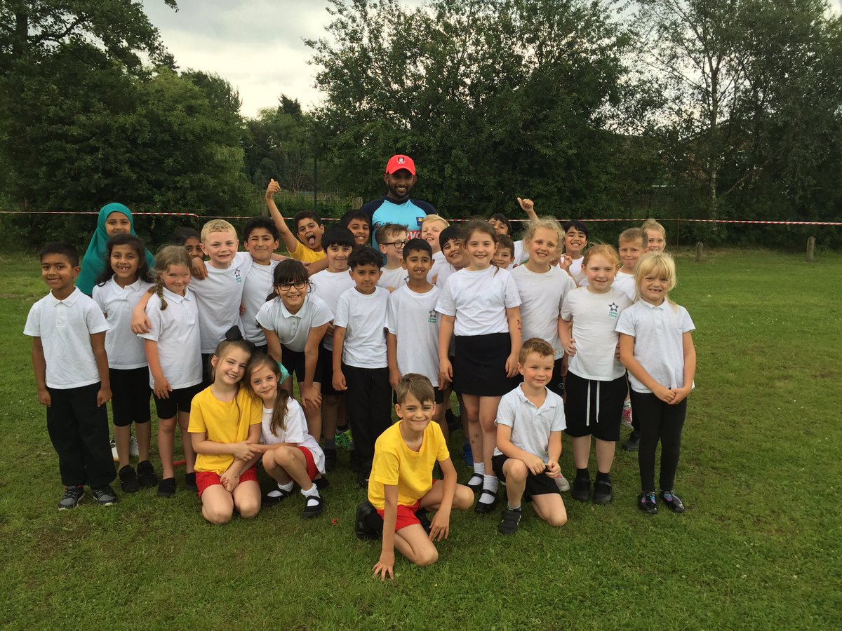 miss_hendry's tweet photo. Enjoying our cricket lesson with a professional cricketer from Sri Lanka #aimhigh #inspiration @CloughSport https://t.co/fgEifPJuS5