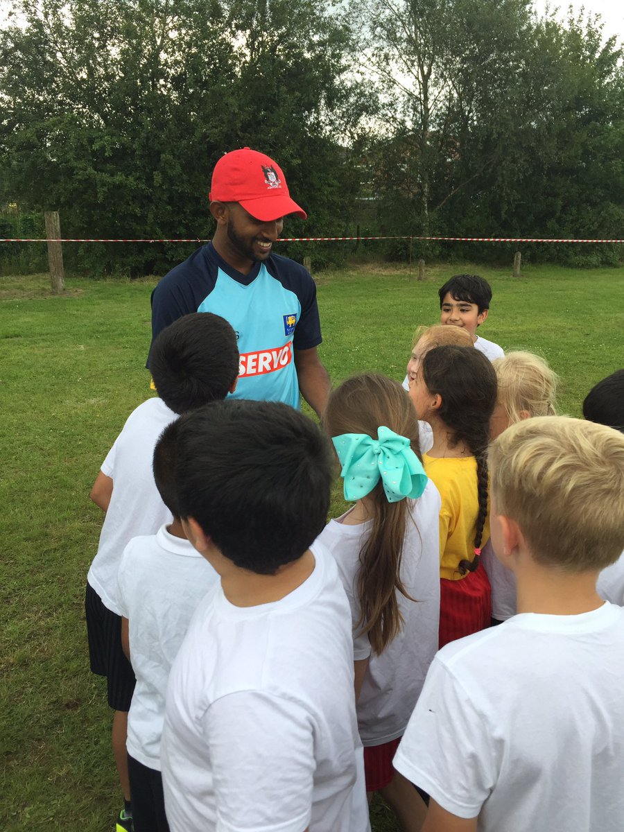 miss_hendry's tweet photo. Enjoying our cricket lesson with a professional cricketer from Sri Lanka #aimhigh #inspiration @CloughSport https://t.co/fgEifPJuS5