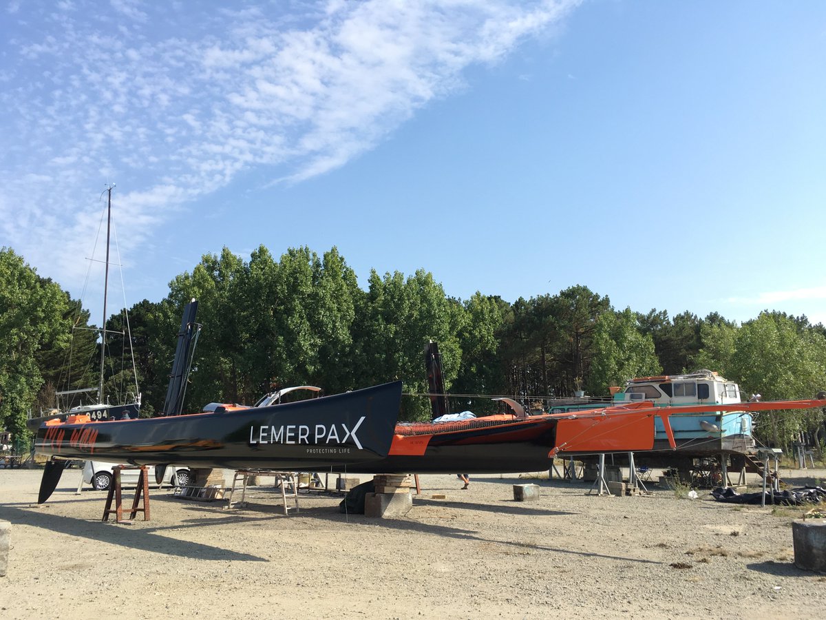 Le magazine <a href="/Voiles_Voiliers/">Voiles et Voiliers</a> est venu nous voir pendant la pose du film antifouling sur le Trimaran MY WAY :)