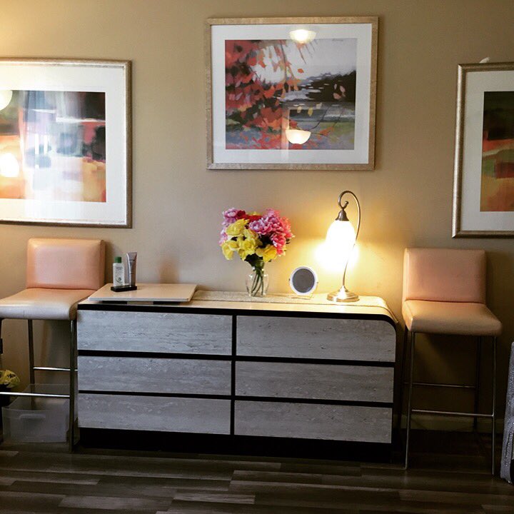GlamorousAngela's tweet photo. Lady Angela's Beauty Studio 💖
#ilovewhatido #temporarylocation
#expasioncomingsoon #excited https://t.co/wdmM8FMsSz