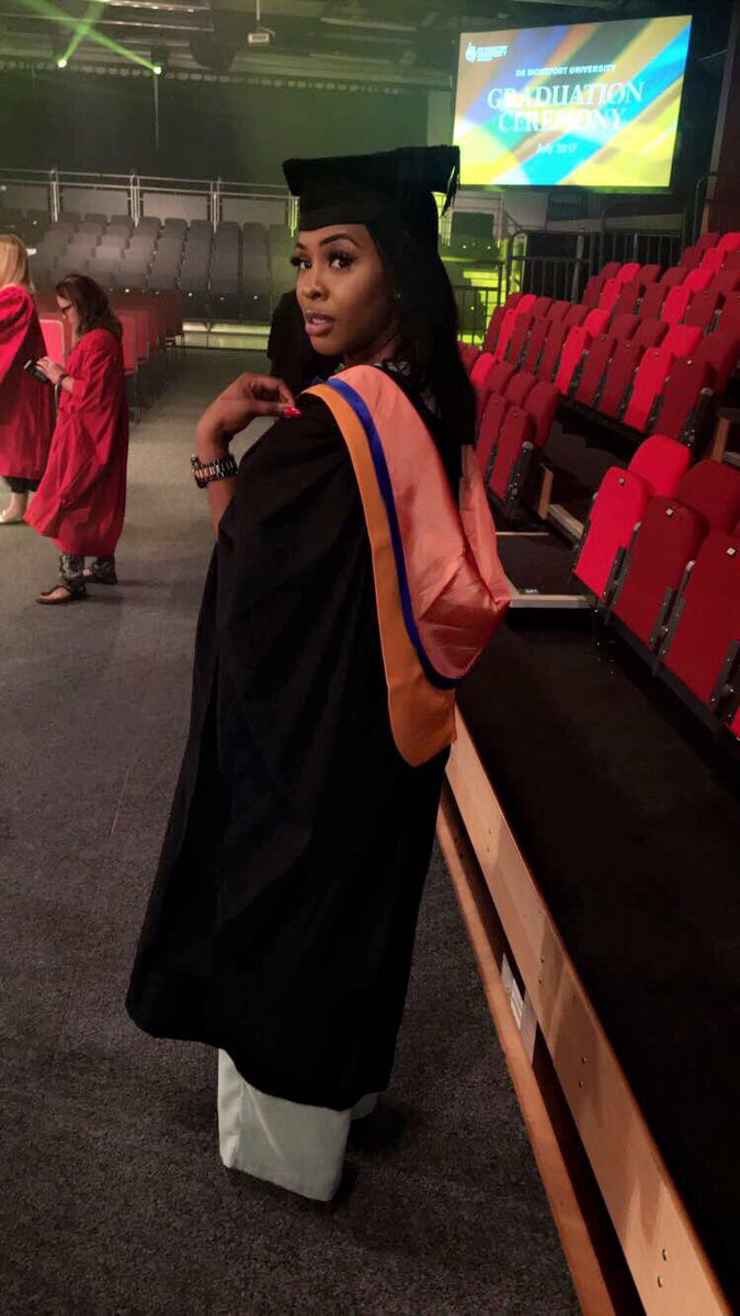 MuvaChi's tweet image. Today is the day I graduated in BA International Relations Second Class Upper Division #IssaGraduate 👩🏾‍🎓💖🍾🎉🎊