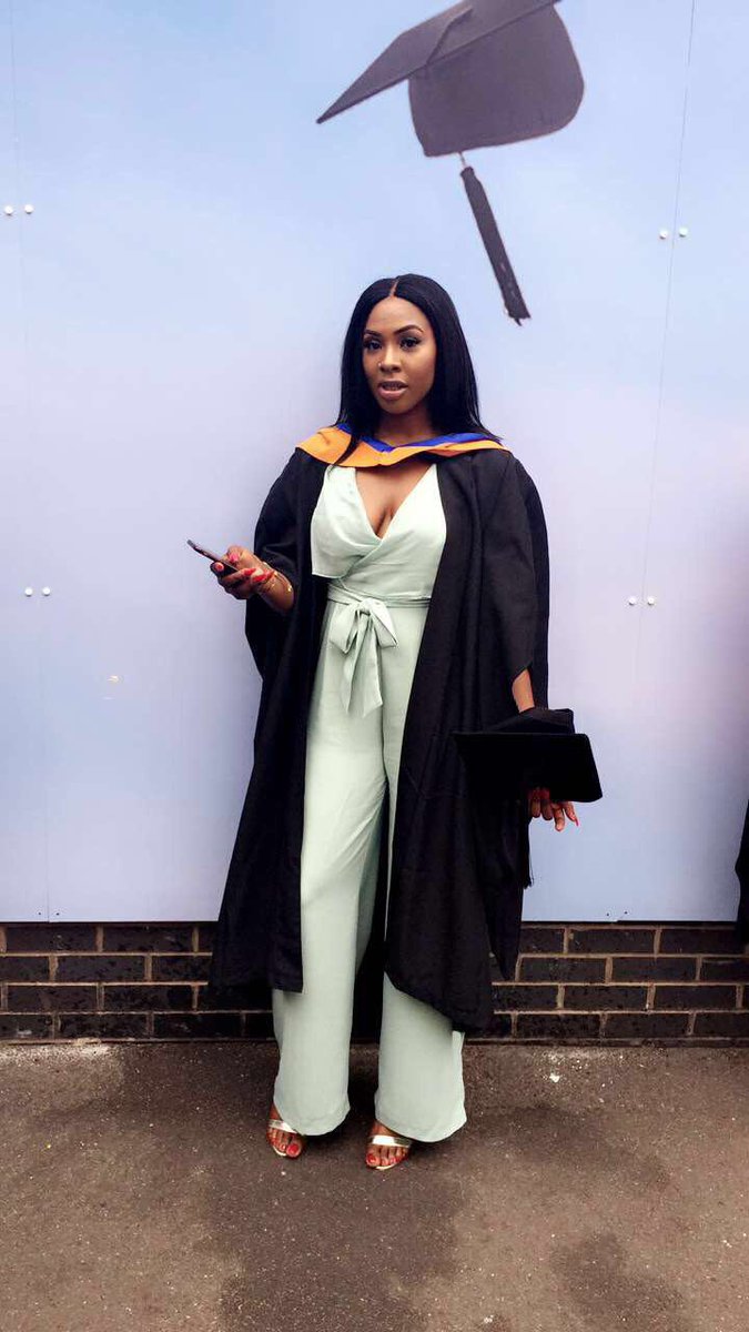 MuvaChi's tweet image. Today is the day I graduated in BA International Relations Second Class Upper Division #IssaGraduate 👩🏾‍🎓💖🍾🎉🎊