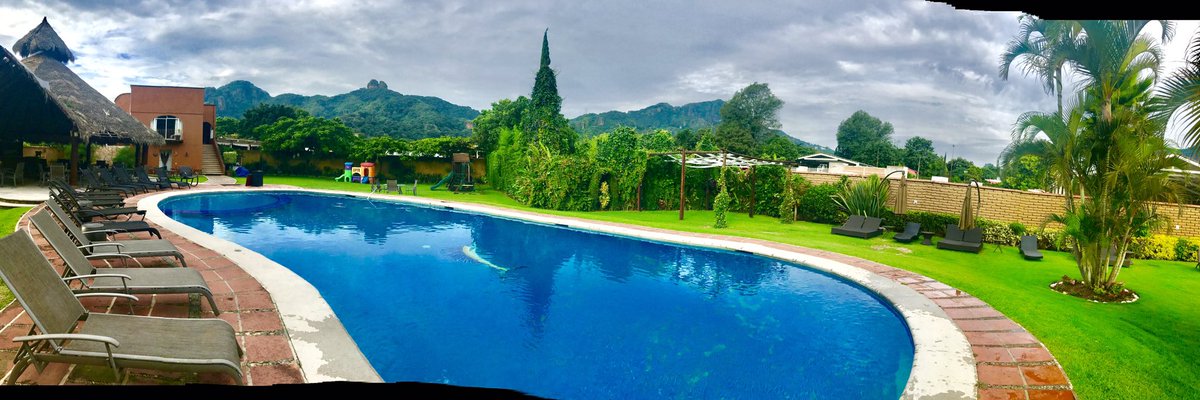 ROSYARANGO's tweet photo. No dejes que nadie te arrebate la alegría jamás... sonríe y #RefrescaTuDia ven a vivir este despertar acá en #RealDelValle #Tepoztlán https://t.co/Hsf2xOkAqQ