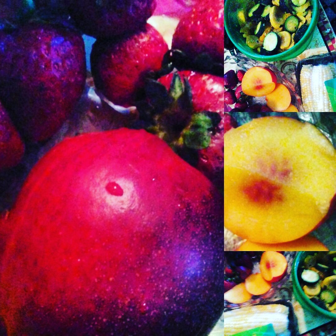 DoreneShaver1's tweet photo. #summeetime #fresh #colorful #fruits #vegtables  #newengland nothing like  #tantalizing tasty🍓🍑👌 #necterines😍 grilled #summersquash/zucinni https://t.co/xSc9MrRoQT