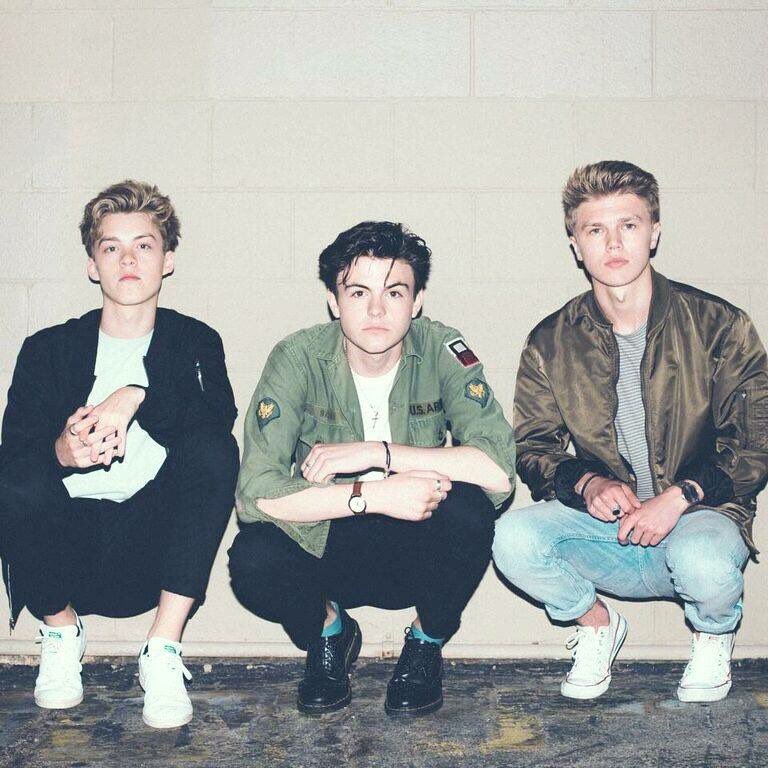 HollywoodRecs's tweet photo. 🙌 @NewHopeClub + @TeenChoiceFOX = #ChoiceNextBigThing. 🙌  

RT to VOTE! #TeenChoice https://t.co/qakpPrmfbr