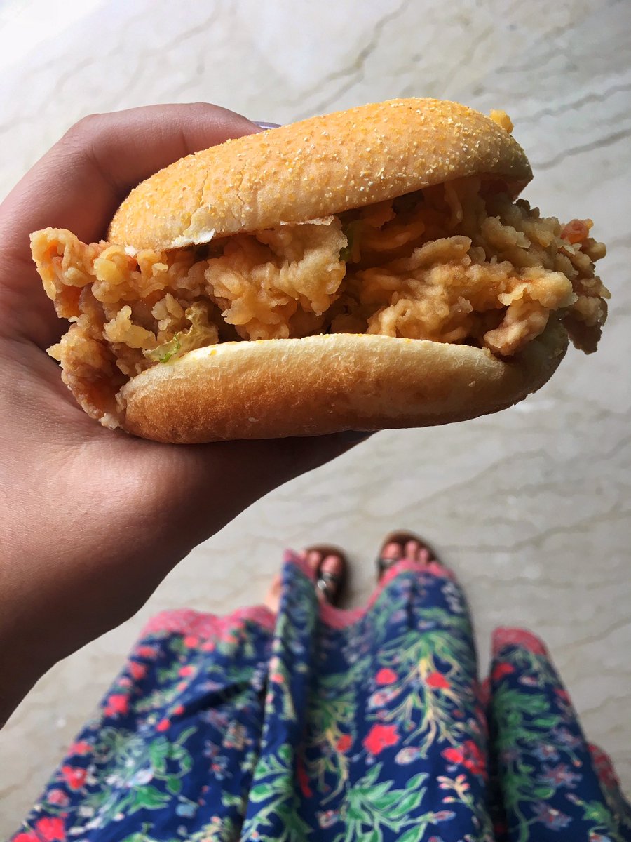 salonirkukreja's tweet photo. #KFCWednesdayOffer Get four #KFCZinger's for 350/- @KFC_India #WowWednesday๐๐ป https://t.co/CHUweejTjA