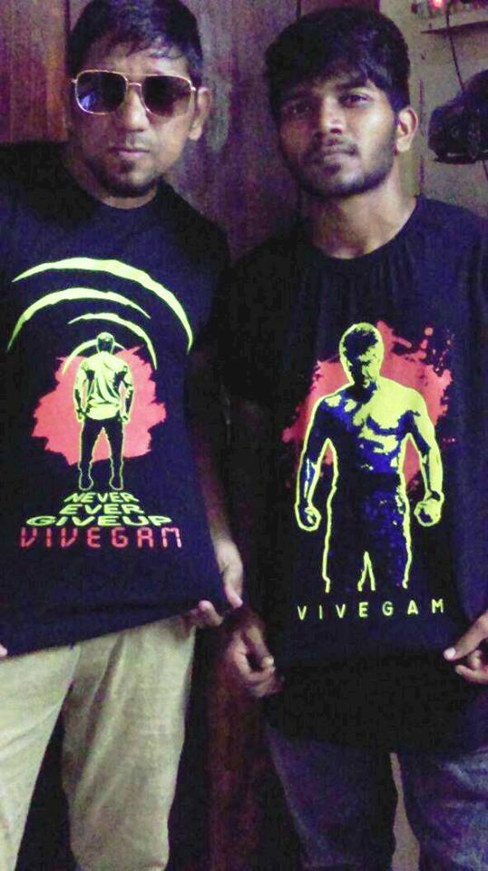 InNationin's tweet photo. Happy Fans Getting Tees for their Thala FDFS Gang!  
#Vivegam Tees => https://t.co/7YPcfazExJ

#VivekamTeaser @12 @ThalaAjith_FC @iam_K_A https://t.co/rveLbs3Bfg