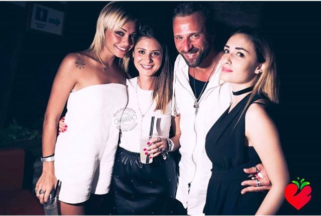 mapinaUfficiale's tweet photo. Cami con degli amici 🍹 (foto risalente a sabato 15 luglio.) https://t.co/yb7a2zw9YV