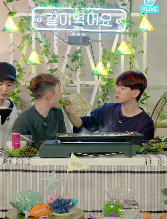 bubblebeeex's tweet photo. มามะ เค้าป้อนนน อ่ามมมม กินเยอะๆนะคยองซู ~ ☺️  #backdo #backsoo #kokobop https://t.co/ZeascGn0yw