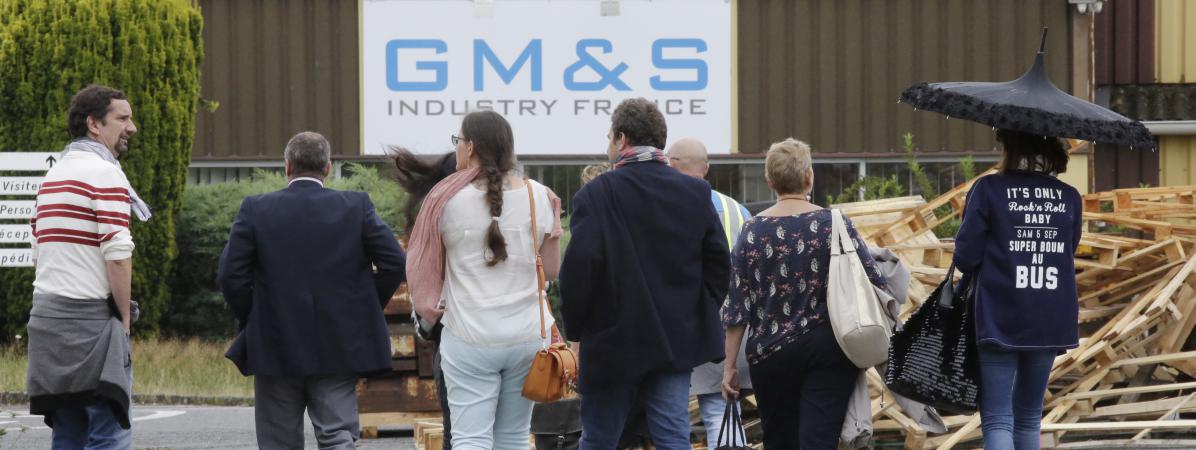 franceinfo's tweet photo. GM&amp;S : Bruno Le Maire annonce que la reprise est "assurée", les salariés veulent "une reprise avec plus de monde" https://t.co/7PP8htHnjL https://t.co/ujII3ZRq0g