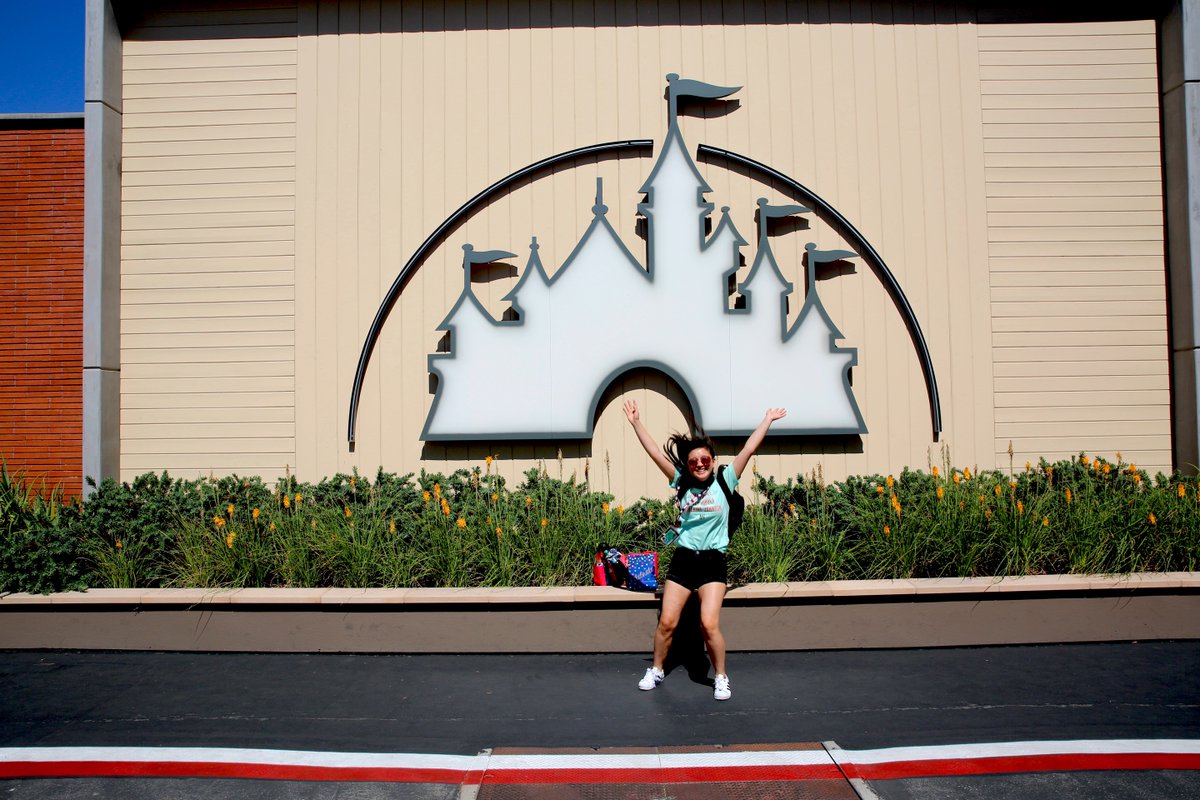 GirlsWhoCode's tweet photo. These LA ladies are spending the summer @Disney learning computer science. Who knows how far they'll go? #PartnerOfTheDay https://t.co/XnnKdJK9De