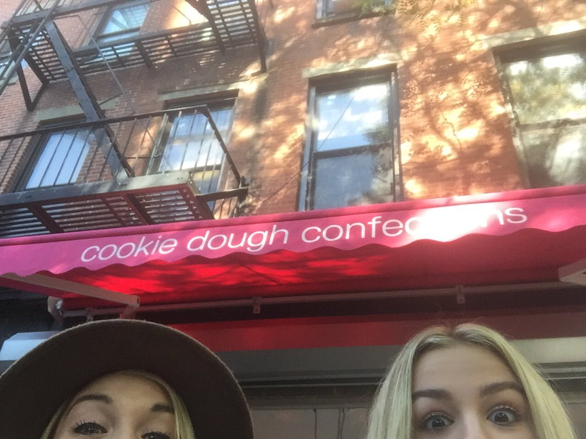 brittpent's tweet photo. We're looking at you!!! It's time to vote @ChloeLukasiak as your #TeenChoice #choicedancer ❤️❤️❤️ Dō it today before voting ends! https://t.co/QrO5RKDK9u