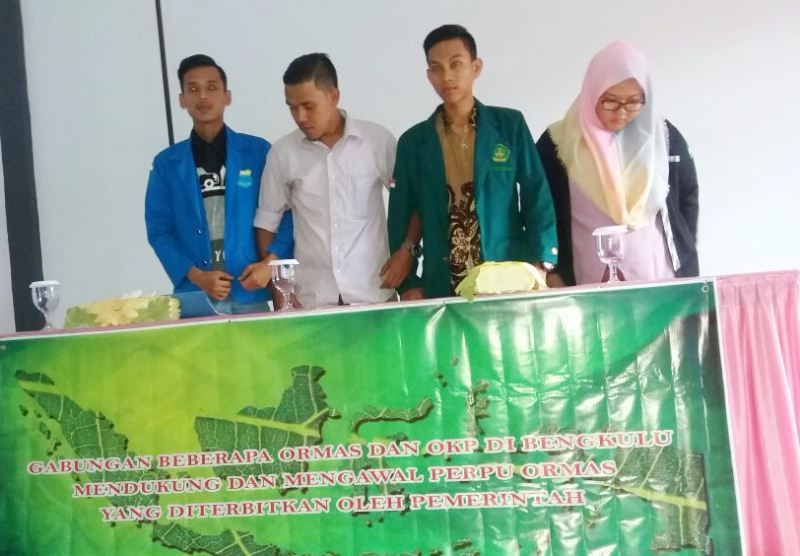 radar_bengkulu's tweet photo. Mahasiswa dan Pemuda Bengkulu Dukung Perppu Ormas https://t.co/Bii21T0zY4 https://t.co/BPphJfTRiS