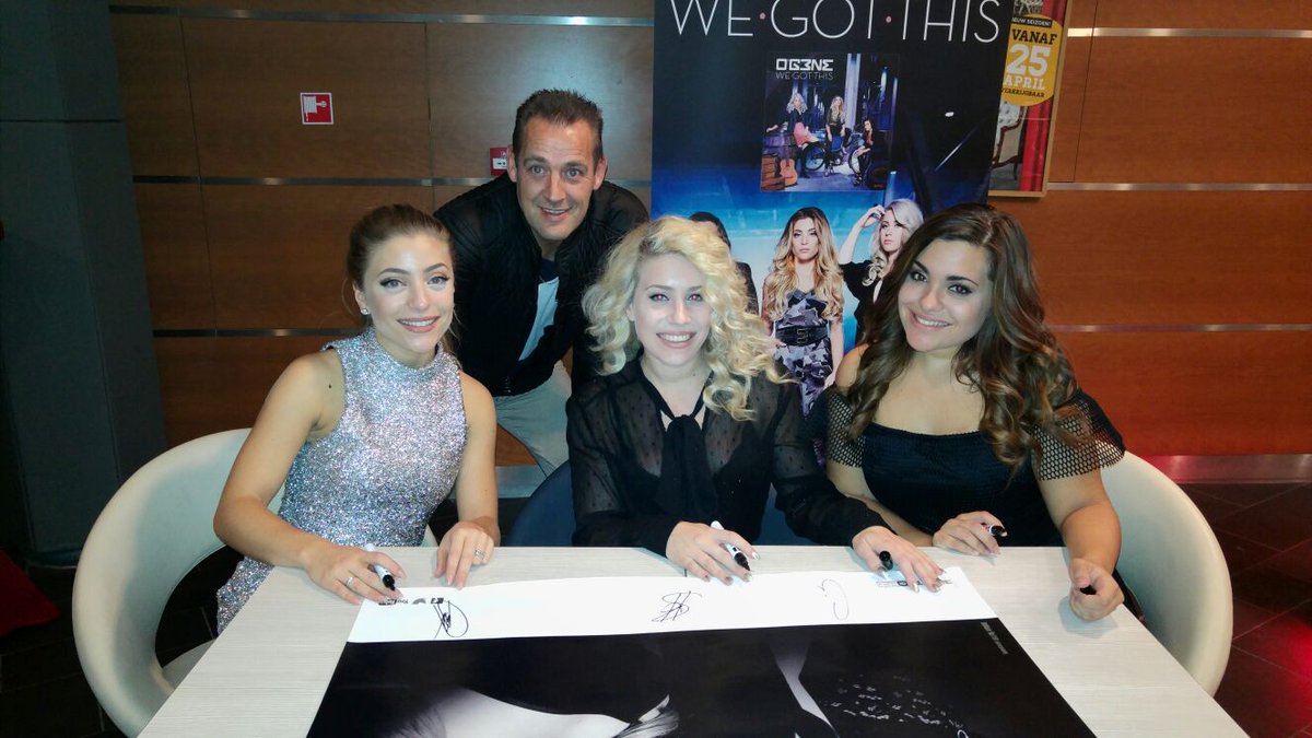 robpris's tweet photo. Wat leef ik toch mee met deze meiden !!
@OG3NE vind het zo erg. Xxx #teamog3ne #standinline https://t.co/pqiYqbAQhk