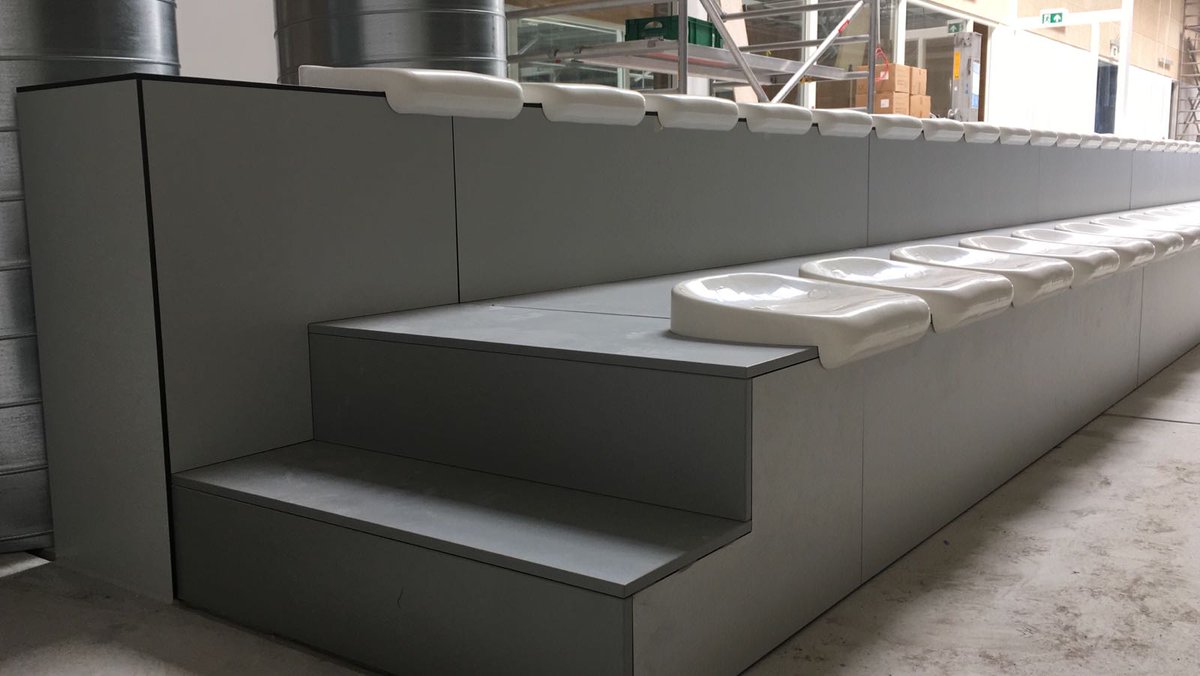 Hermeta_Groep's tweet photo. Vanochtend stonden de tribunebanken nog in de fabriek en vanmiddag zijn ze (bijna) klaar voor gebruik! @tom_haagmans #tribunes #Purmerend https://t.co/a8t5AgkBfL