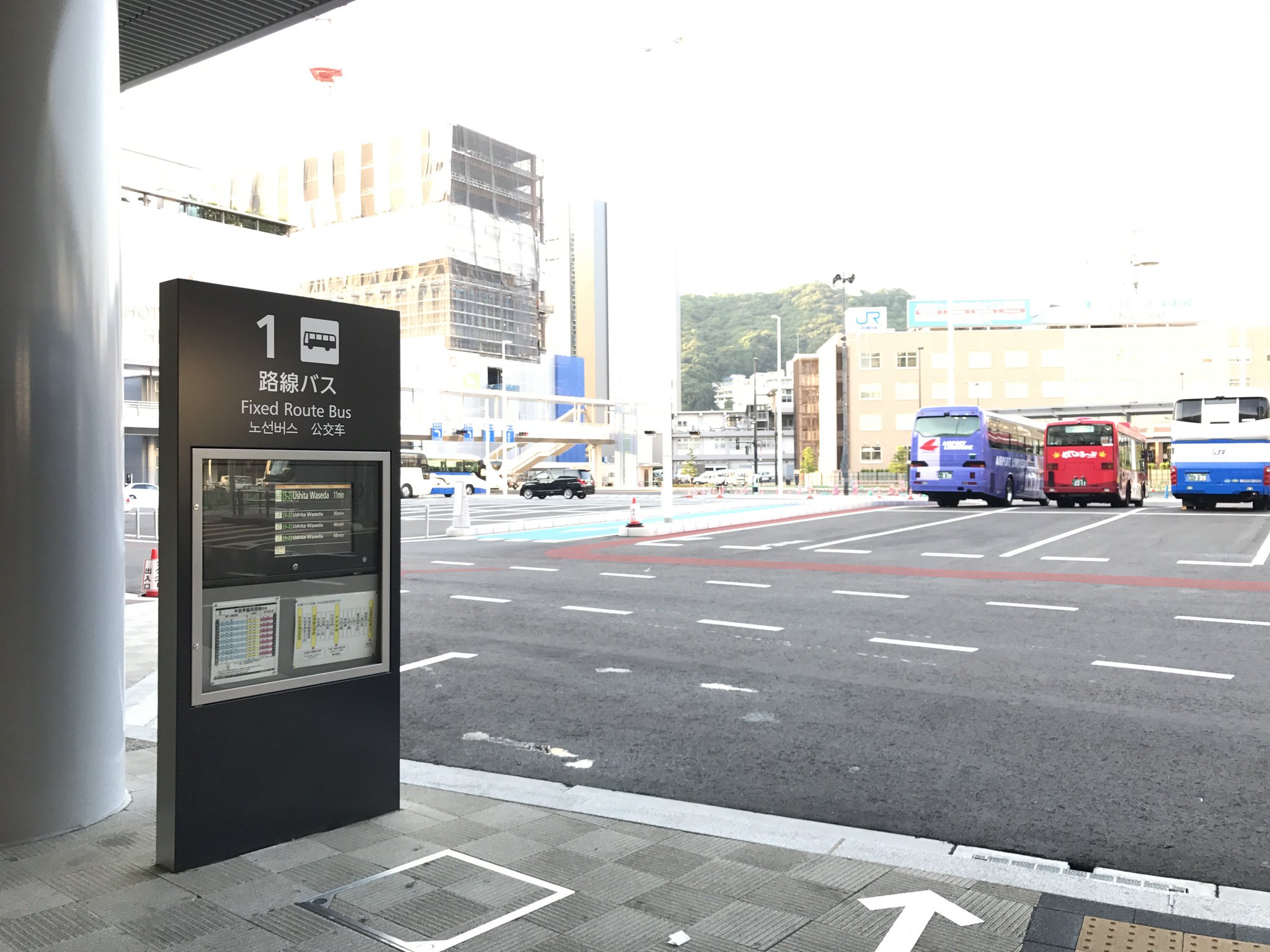 鯉党a アンドビルド広島 広島駅北口ロータリーのサインに設置された 発車案内モニターも稼働を開始しました 広域の交通拠点でありながら バスに関しては今までこういったものはありませんでしたから 新しいステップに入った感覚です