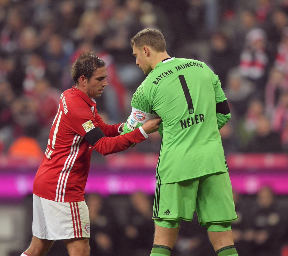 philipplahm's tweet photo. With @Manuel_Neuer @FCBayern has a strong new team captain. I wish you great success and many trophies, Manu 🔴⚪ #MiaSanMia https://t.co/0JiqJYRgGw