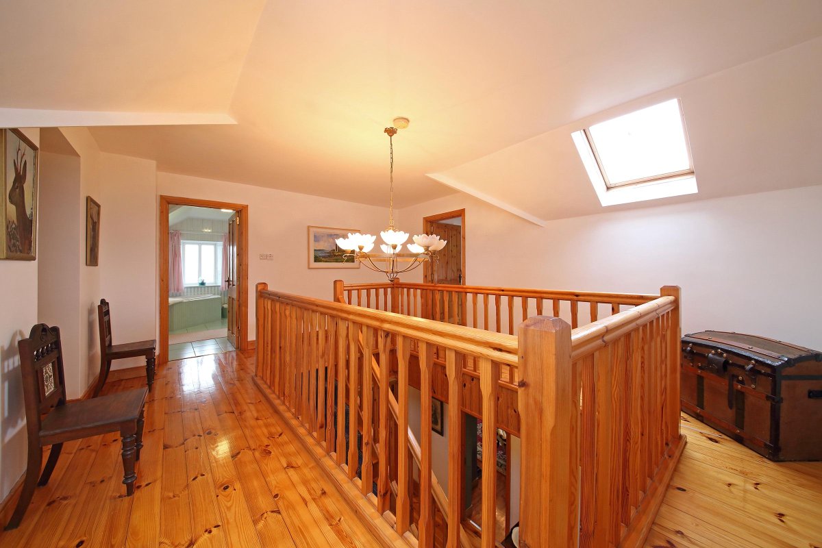 daftmedia's tweet photo. Take a peek inside this 4 bed that sits on 5.5 acres 🏡🏡 → https://t.co/EJRzIGaN8F https://t.co/Kll1rZwS2k