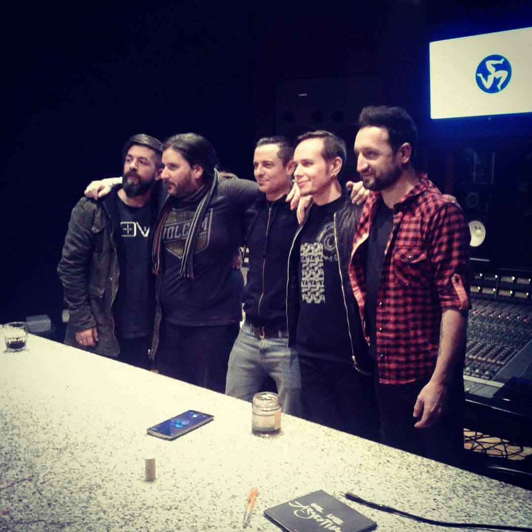 _Aviadores's tweet photo. Gran noche en EL Pie escuchando el disco! #despierta
@FranHim666 @Galante_IAV @FerAviador @abrilsosaok @GermanParise @nube9oficial https://t.co/W0I0XtZilO