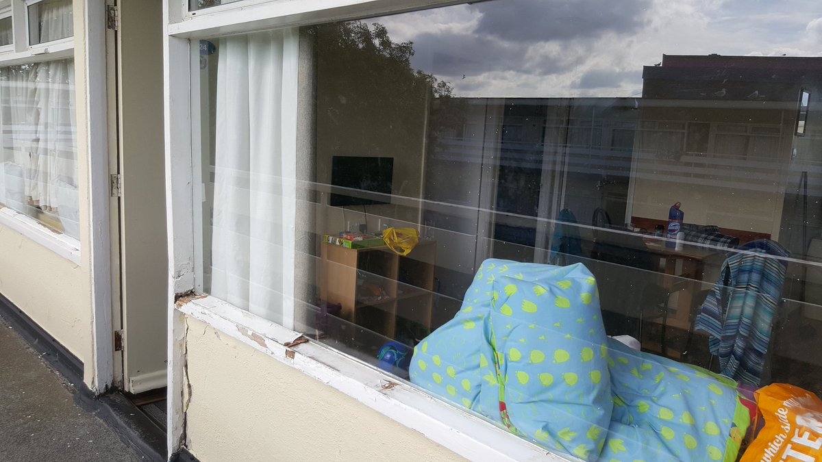 OnlyTheBest4's tweet photo. @pontins this was the state of our chalet this weekend. Curtains were 12" too short in 1 room and the same on the width in the other. https://t.co/k1eHd6BAQM